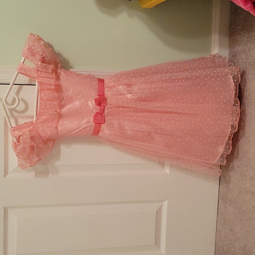 Light pink girl dress with back sash and button closure on back. Size 8.